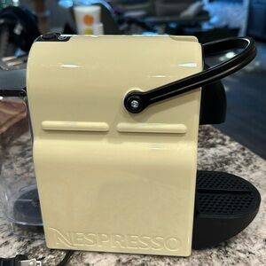 Nespresso Inissia Espresso Machine by De'Longhi,24 oz, pastel yellow